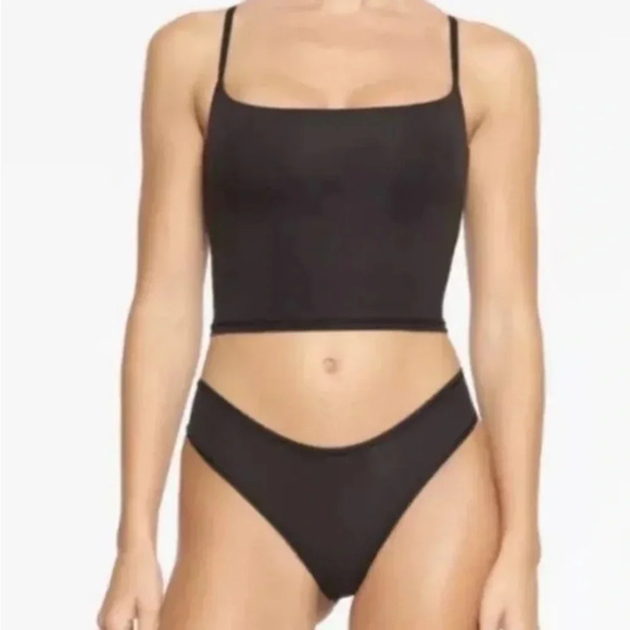 SKIMS Fits Everybody Cropped Cami w/Shelf Bra Onyx (black) Small NWT - Picture 1 of 4